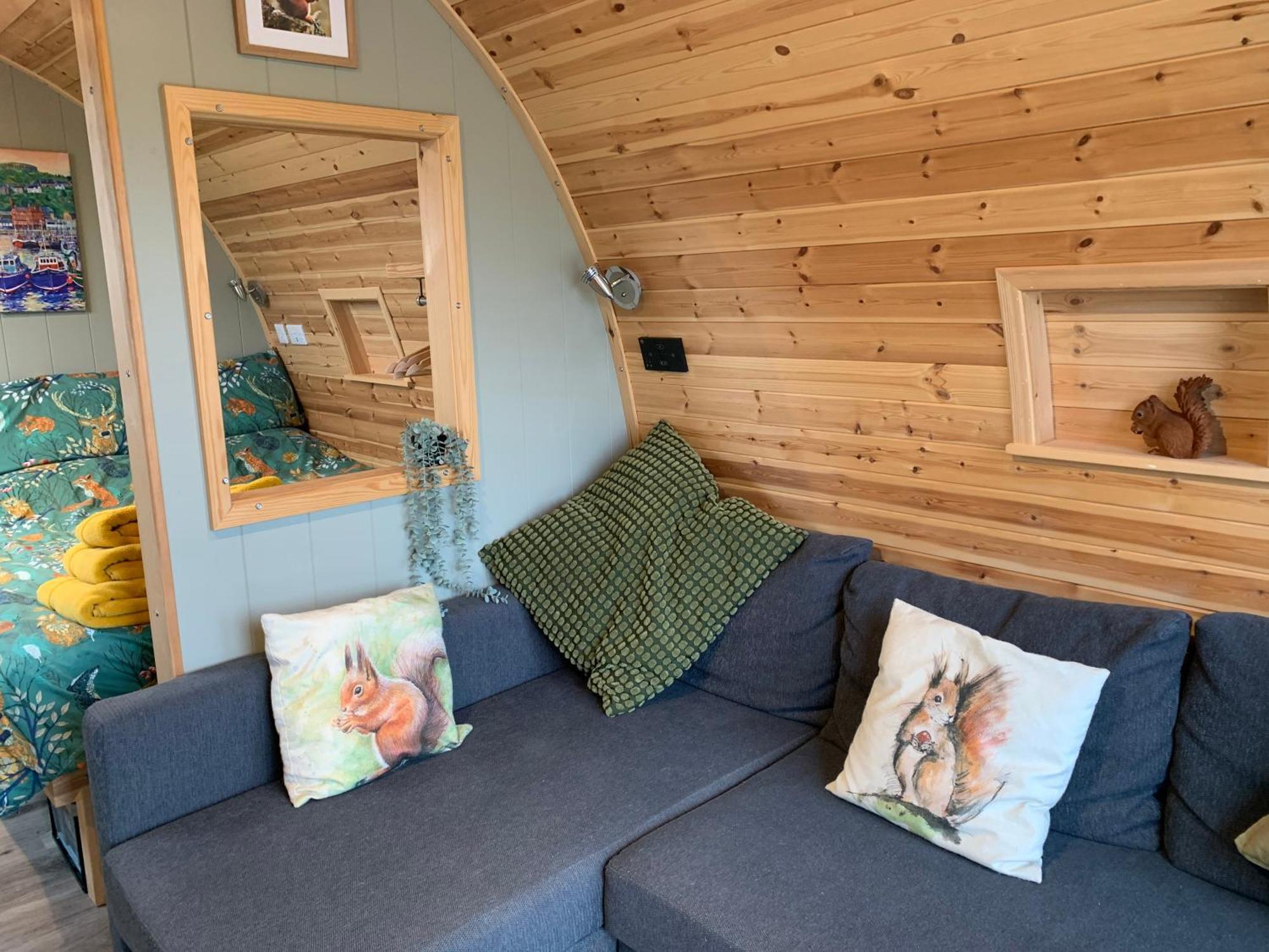 Red Squirrel Pod With Hot Tub Villa Оубън Екстериор снимка